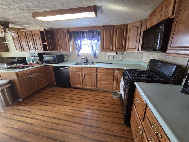 158 W Saint Joe Street, Hillsdale, MI 49242