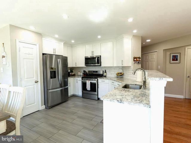 15 NOTTINGHAM WAY, Mount Laurel, NJ 08054