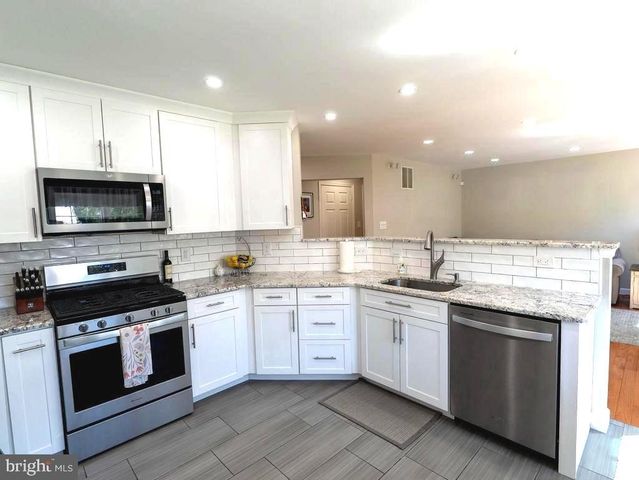 15 NOTTINGHAM WAY, Mount Laurel, NJ 08054