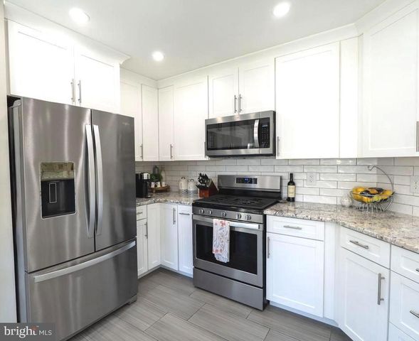 15 NOTTINGHAM WAY, Mount Laurel, NJ 08054