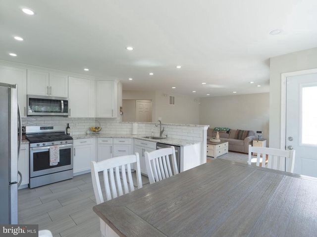 15 NOTTINGHAM WAY, Mount Laurel, NJ 08054