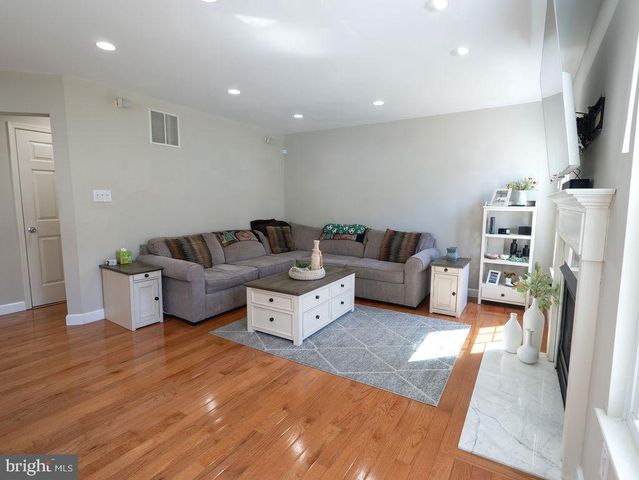 15 NOTTINGHAM WAY, Mount Laurel, NJ 08054
