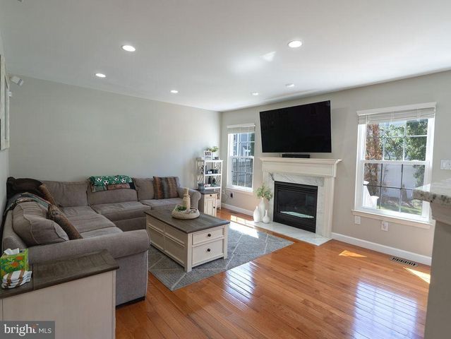 15 NOTTINGHAM WAY, Mount Laurel, NJ 08054