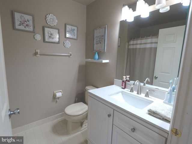 15 NOTTINGHAM WAY, Mount Laurel, NJ 08054