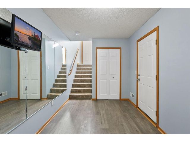 652 Willoughby Way W, Minnetonka, MN 55305