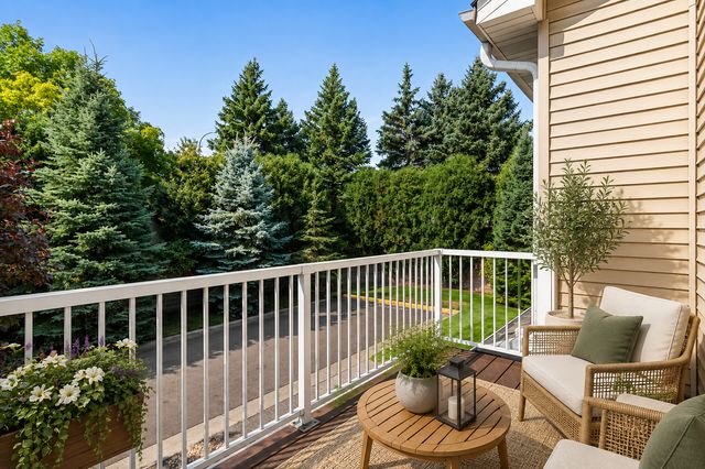 652 Willoughby Way W, Minnetonka, MN 55305