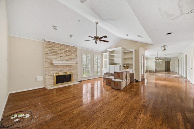 2915 Country Club Boulevard, Sugar Land, TX 77478