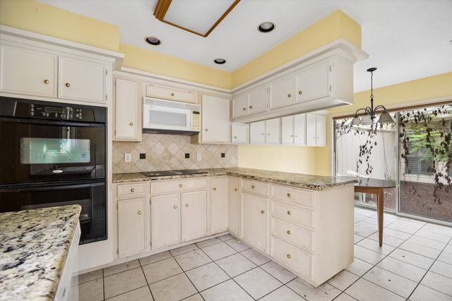 2915 Country Club Boulevard, Sugar Land, TX 77478