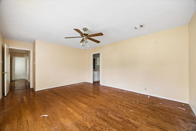 2915 Country Club Boulevard, Sugar Land, TX 77478