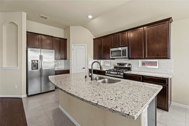 804 Skytop Drive, Fort Worth, TX 76052