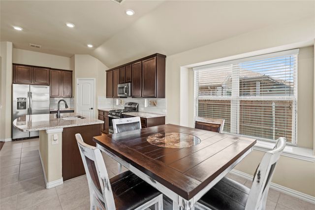 804 Skytop Drive, Fort Worth, TX 76052