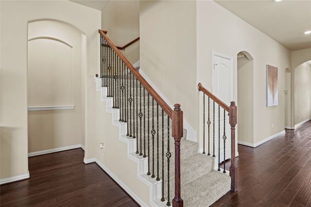 804 Skytop Drive, Fort Worth, TX 76052