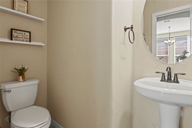 804 Skytop Drive, Fort Worth, TX 76052