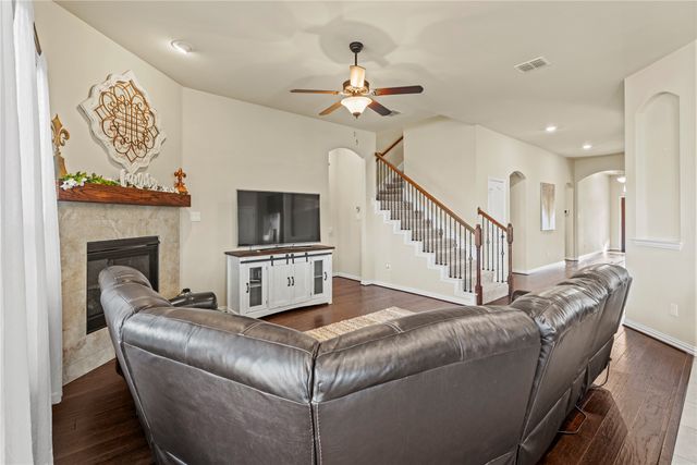 804 Skytop Drive, Fort Worth, TX 76052