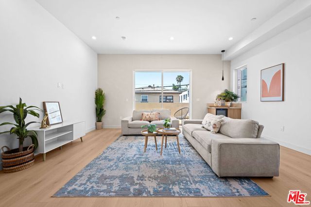 839 N Detroit Street, Los Angeles, CA 90046