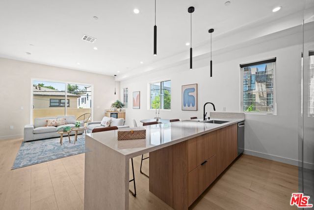 839 N Detroit Street, Los Angeles, CA 90046