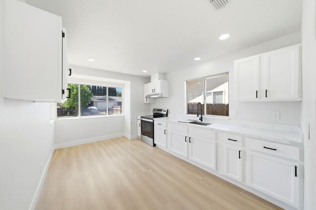 8251 Kilmer Cir, Sacramento, CA 95828