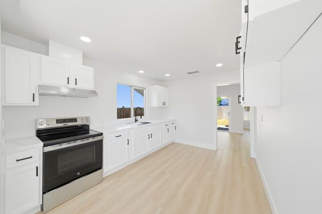 8251 Kilmer Cir, Sacramento, CA 95828