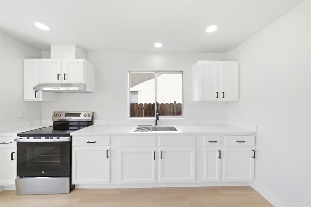 8251 Kilmer Cir, Sacramento, CA 95828