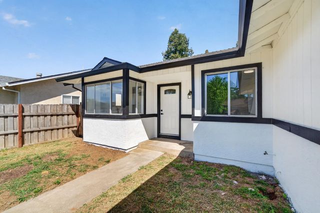 8251 Kilmer Cir, Sacramento, CA 95828