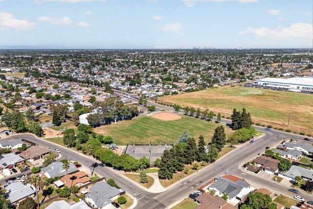 8251 Kilmer Cir, Sacramento, CA 95828