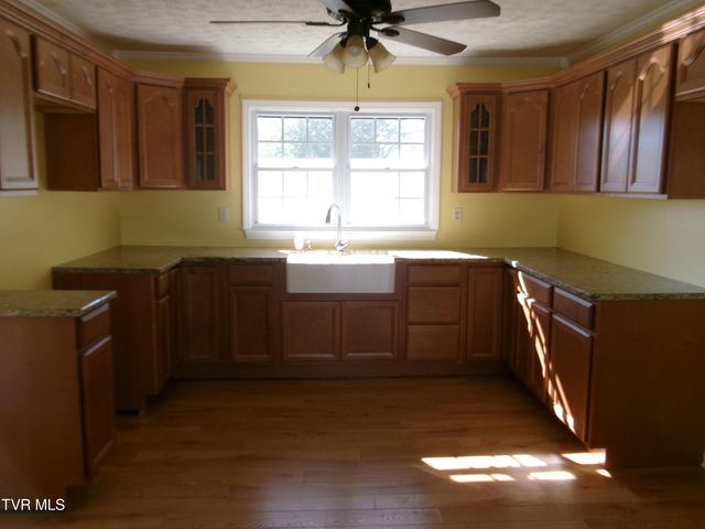 443 Holly Street, Mount Carmel, TN 37645