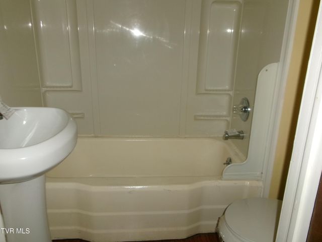 443 Holly Street, Mount Carmel, TN 37645