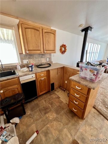 528 S Santa Maria Road, Golden Valley, AZ 86413