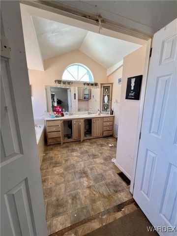 528 S Santa Maria Road, Golden Valley, AZ 86413