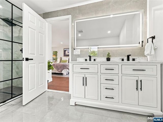 42 Passaic Avenue, Jersey City, NJ 07307
