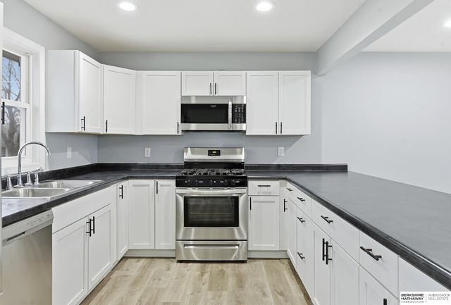 1218 Mayper Drive, Carter Lake, IA 51510