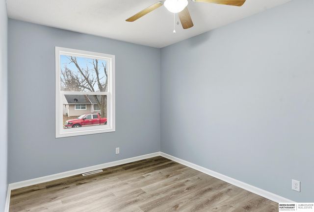 1218 Mayper Drive, Carter Lake, IA 51510