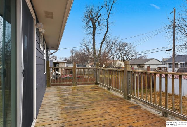 1218 Mayper Drive, Carter Lake, IA 51510