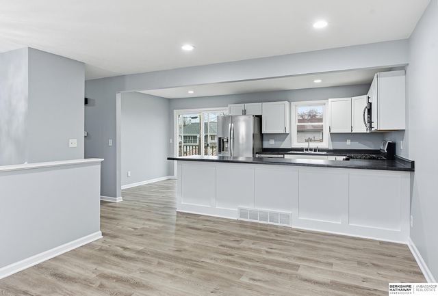 1218 Mayper Drive, Carter Lake, IA 51510