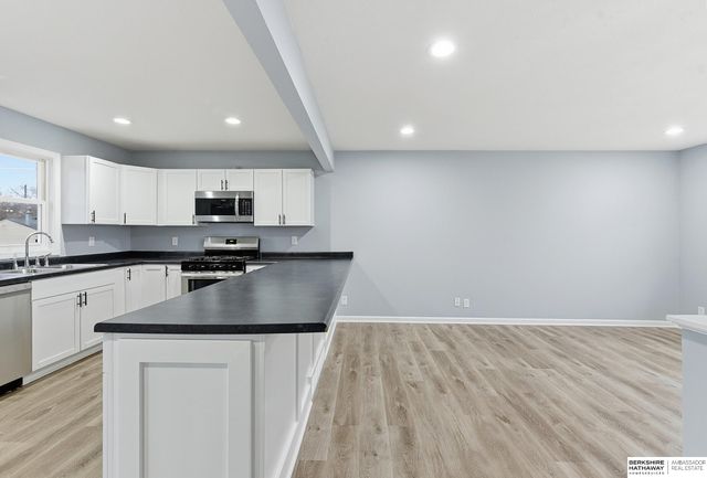 1218 Mayper Drive, Carter Lake, IA 51510