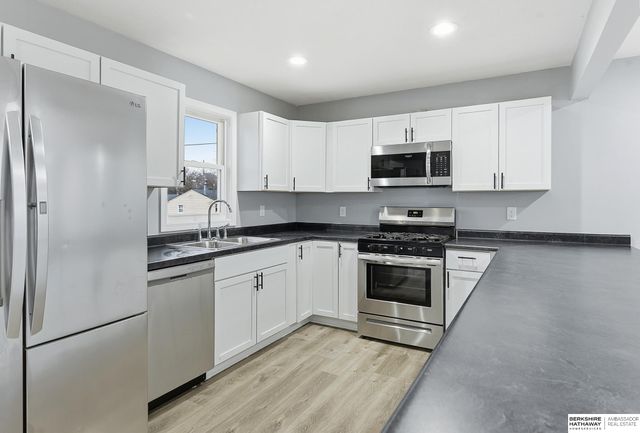 1218 Mayper Drive, Carter Lake, IA 51510