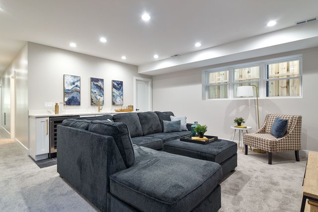 4602 N Springfield Avenue, Chicago, IL 60625