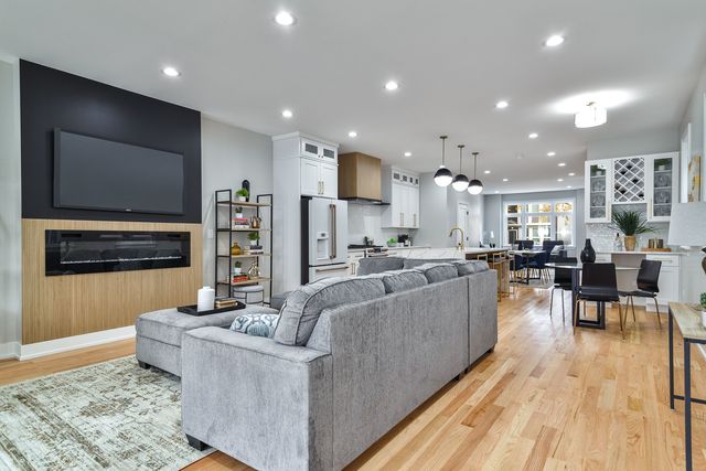 4602 N Springfield Avenue, Chicago, IL 60625