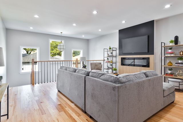 4602 N Springfield Avenue, Chicago, IL 60625