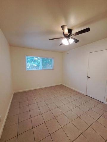 382 N Glenn Ave, Fresno, CA 93701