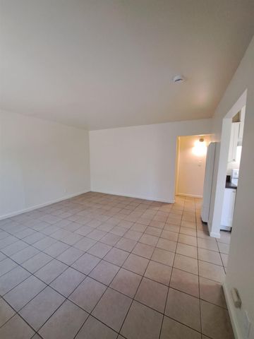 382 N Glenn Ave, Fresno, CA 93701