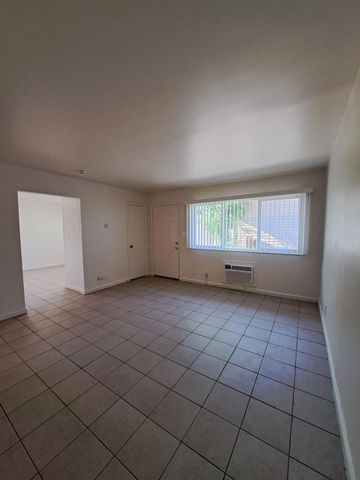 382 N Glenn Ave, Fresno, CA 93701