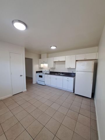 382 N Glenn Ave, Fresno, CA 93701