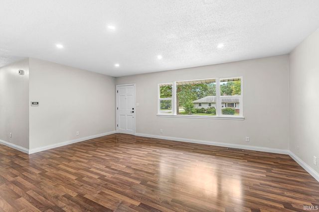 3903 Roxebury Plaza, South Bend, IN 46628