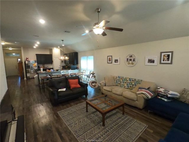 2007 Markley Drive, Bryan, TX 77807