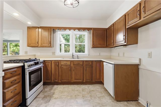 990 Chads Ford Court, Macon, GA 31210