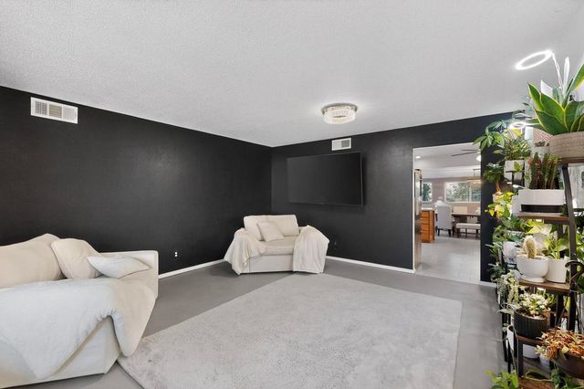 8909 La Barranca Avenue NE, Albuquerque, NM 87111