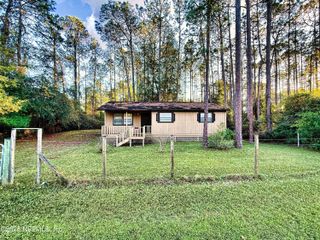 20 N DOLPHIN Avenue, Middleburg, FL 32068
