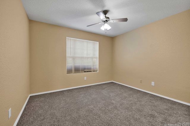8811 Laguna Fls, San Antonio, TX 78251