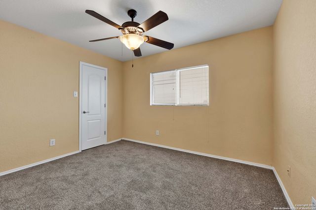 8811 Laguna Fls, San Antonio, TX 78251
